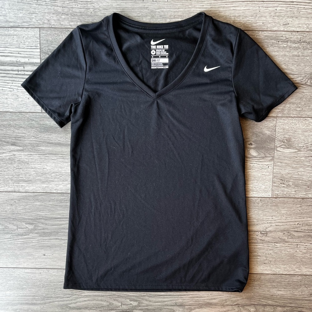 The Nike Tee Women’s Medium Black Dri-FIT Short Sleeve Workout Gym Loose Fit